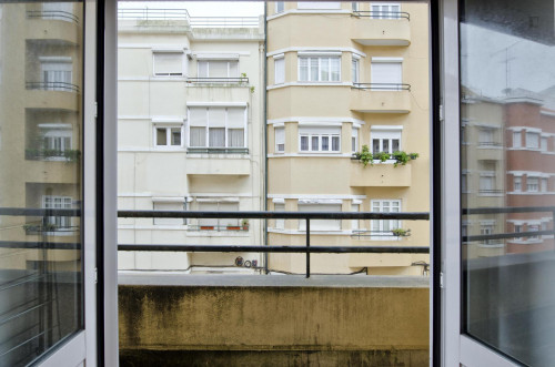 Single room in 6-bedroom apartment in central Campo Pequeno - Gallery - 16