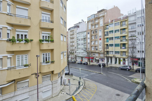 Single room in 6-bedroom apartment in central Campo Pequeno - Gallery - 18