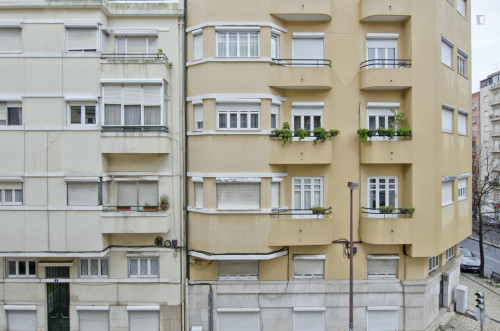 Single room in 6-bedroom apartment in central Campo Pequeno - Gallery - 19