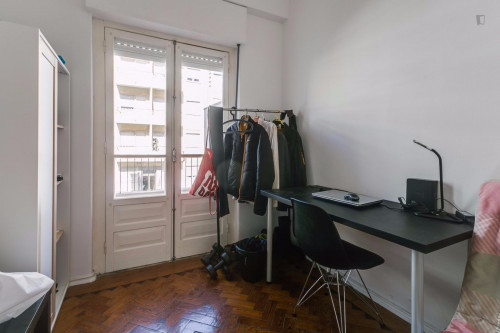 Homely double bedroom close to Universidade Católica de Lisboa