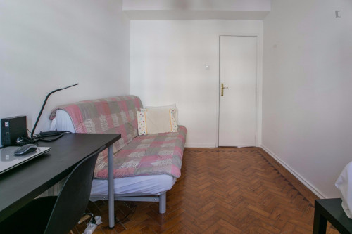 Homely double bedroom close to Universidade Católica de Lisboa