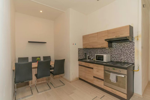 Snug single bedroom near the Keleti train station  - Gallery -  5