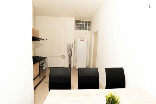 Very nice double bedroom near Napozórét park