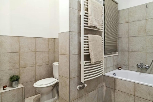 Neat double bedroom near Opera metro