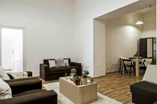 Neat double bedroom near Opera metro