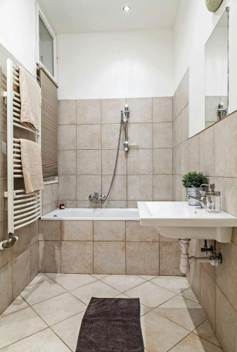 Neat double bedroom near Opera metro  - Gallery -  5