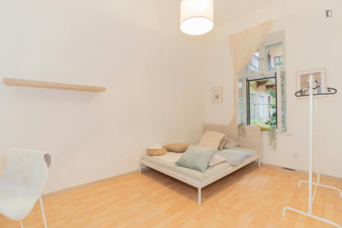 Nice double bedroom in the Palace District