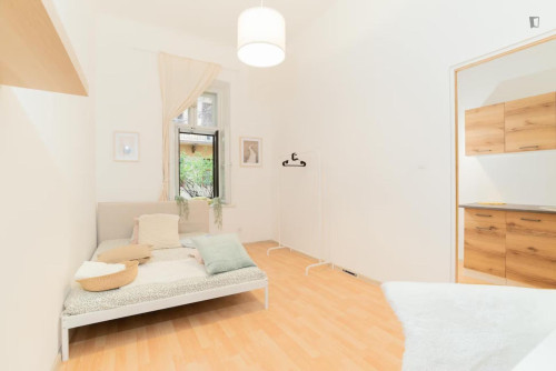 Nice double bedroom in the Palace District