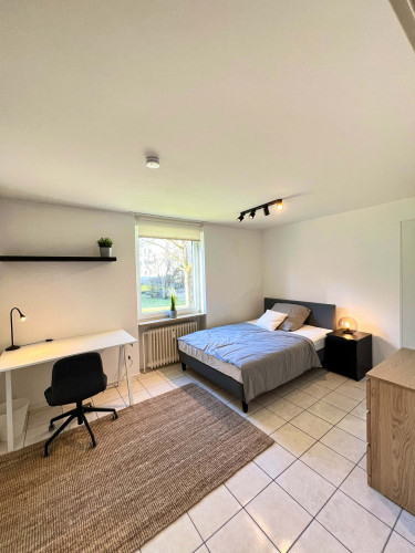 Von-Stauffenberg-Straße 92 - 1.OG / Zimmer 4