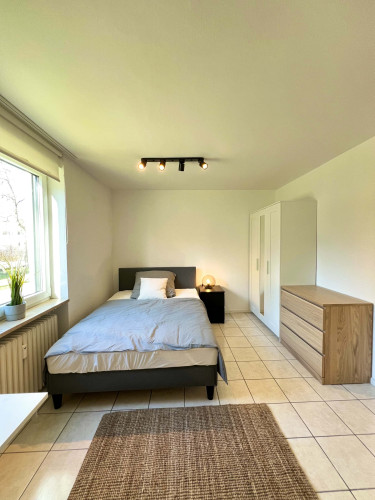 Von-Stauffenberg-Straße 92 - 1.OG / Zimmer 4
