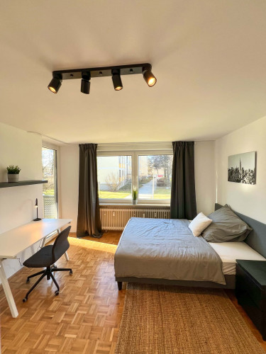 Von-Stauffenberg-Straße 92 - 1.OG / Zimmer 3