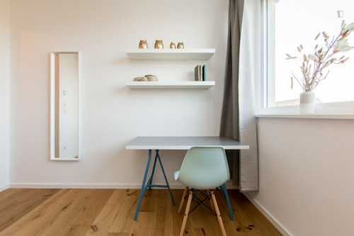 Double bedroom in 4-bedroom apartment