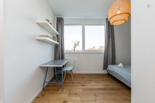 Double bedroom in 4-bedroom apartment