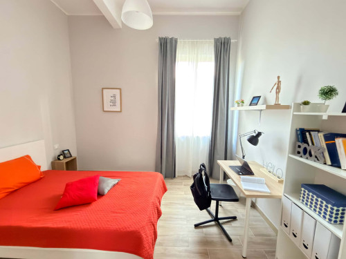 Single Room with Semi Private Bathroom – Walking Distance to Università degli Studi “G. d’Annunzio”, Pescara (Via Pindaro 42) .. Room n. 11 - Gallery - 3