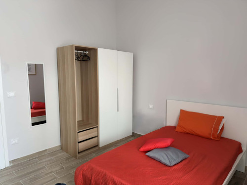 Single Room with Semi Private Bathroom – Walking Distance to Università degli Studi “G. d’Annunzio”, Pescara (Via Pindaro 42) .. Room n. 11 - Gallery - 5