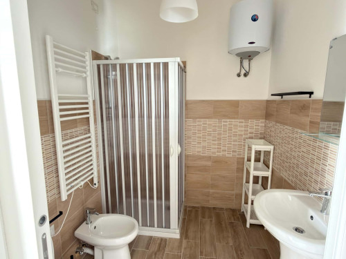 Huge Single Room with Private Bathroom – Walking Distance to Università degli Studi “G. d’Annunzio”, Pescara (Via Pindaro 42) Room n. 8