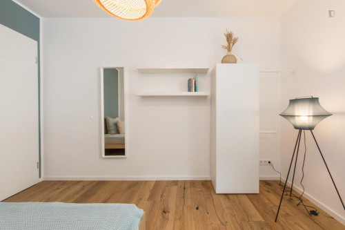 Double bedroom in 4-bedroom apartment