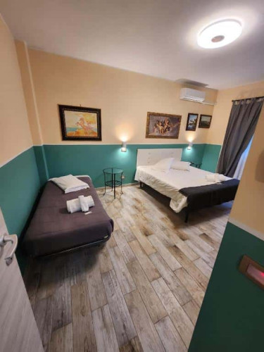 Room in Via Venzone, Roma for 95 m² with 3 bedrooms