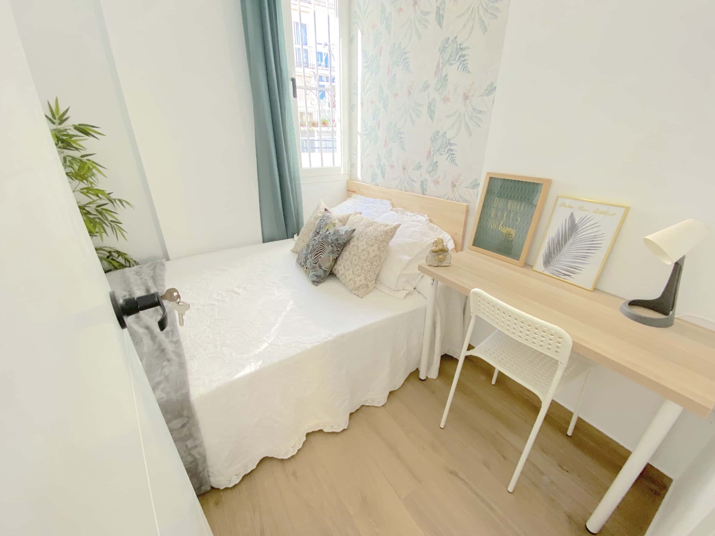 Premium Room Near CENTER With Private Bathroom*, Double Bed, TV And WIFI  -  Premium room near CENTER with private bathroom*, double bed, TV and WIFI  - Gallery -  2