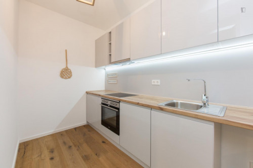 Double bedroom in 4-bedroom apartment