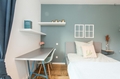 Double bedroom in 4-bedroom apartment