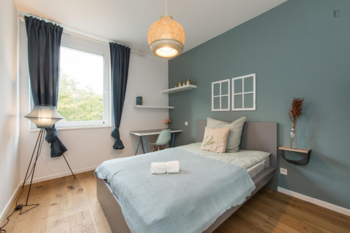 Double bedroom in 4-bedroom apartment