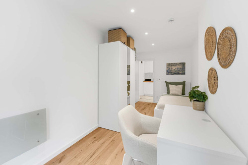 Curd-Jürgens-Straße room 4