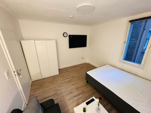 Room in Reichenbachstraße, Stuttgart for 18 m² with 5 bedrooms