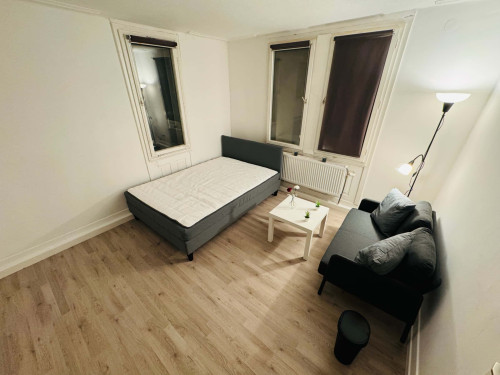 Room in Reichenbachstraße, Stuttgart for 18 m² with 5 bedrooms
