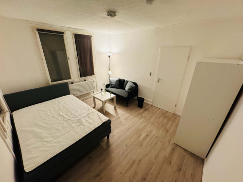 Room in Reichenbachstraße, Stuttgart for 18 m² with 5 bedrooms  - Gallery -  5