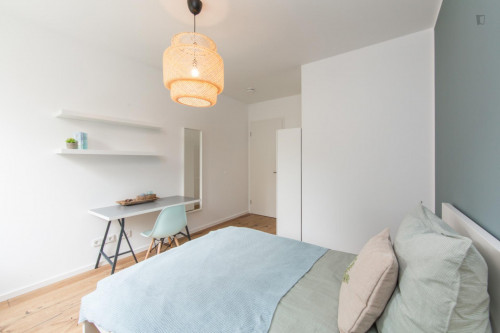 Double bedroom in 4-bedroom apartment