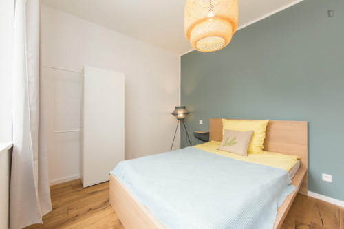 Double bedroom, with balcony, in 3-bedroom apartment