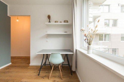 Double bedroom, with balcony, in 3-bedroom apartment