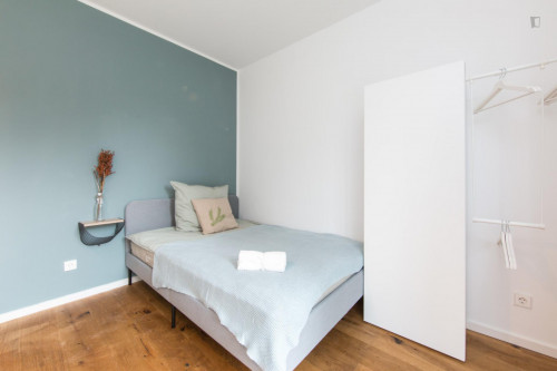 Double bedroom, with balcony, in 4-bedroom apartment