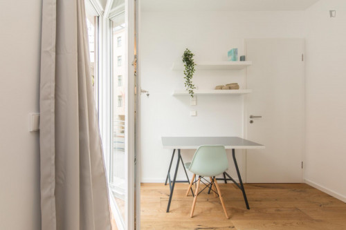 Double bedroom in 4-bedroom apartment