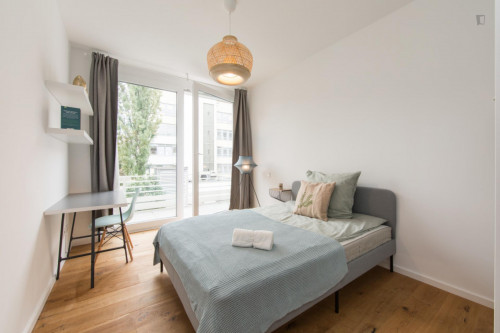 Double bedroom, with balcony, in 4-bedroom apartment