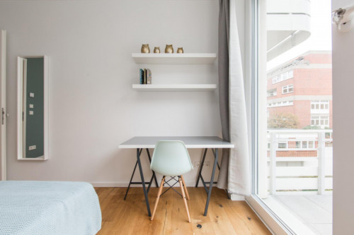 Double bedroom, with balcony, in 4-bedroom apartment