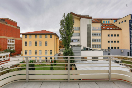 Double bedroom, with balcony, in 4-bedroom apartment
