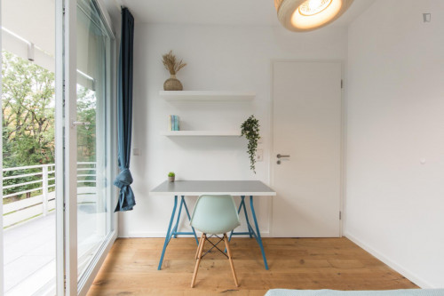 Double bedroom in 4-bedroom apartment