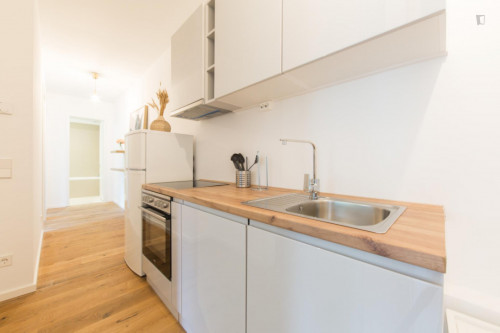 Single bedroom, with balcony, in 4-bedroom apartment