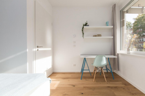 Double bedroom in 2-bedroom apartment