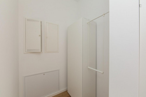 Double bedroom, with balcony, in 3-bedroom apartment
