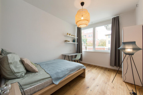 Double bedroom in 3-bedroom apartment