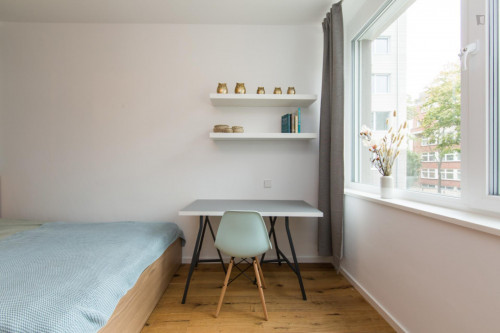 Double bedroom in 3-bedroom apartment