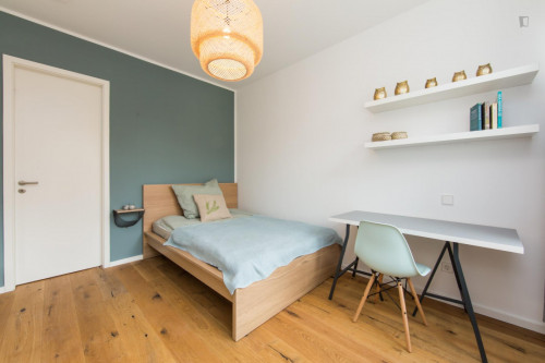 Double bedroom in 3-bedroom apartment