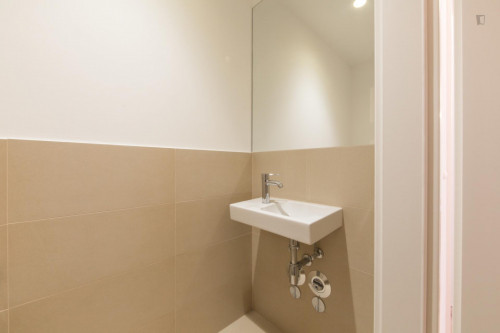 Double bedroom, with balcony, in 4-bedroom apartment