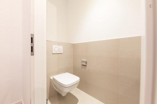 Double bedroom, with balcony, in 4-bedroom apartment