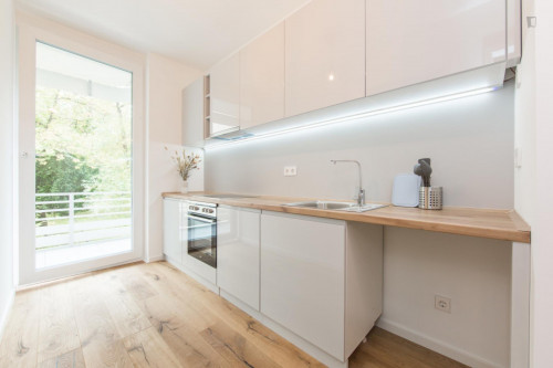 Double bedroom in 4-bedroom apartment