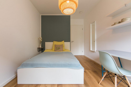 Double bedroom in 4-bedroom apartment