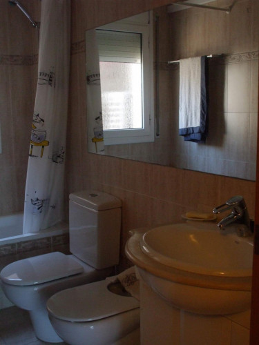 Single bedroom, with private bathroom, in 2-bedroom apartment - Gallery - 9
